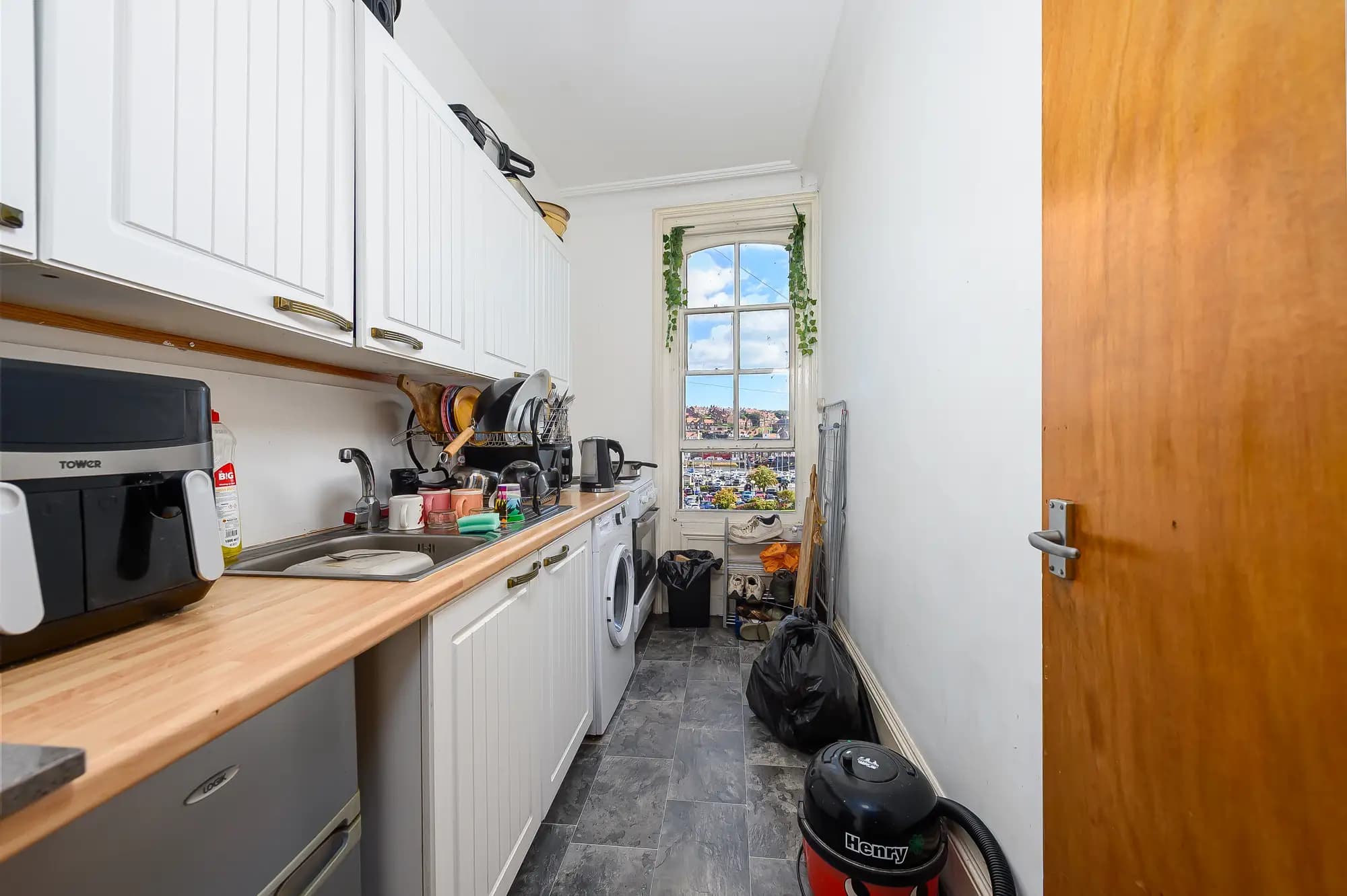 property photo 11 of 32