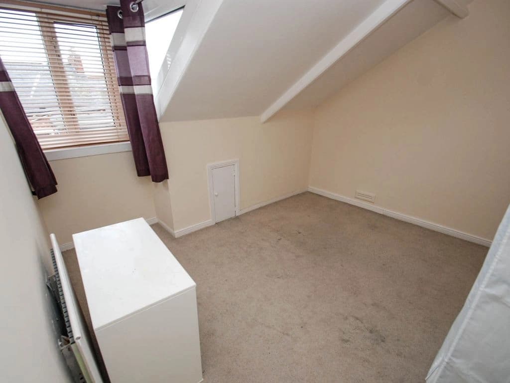 property photo 9 of 17