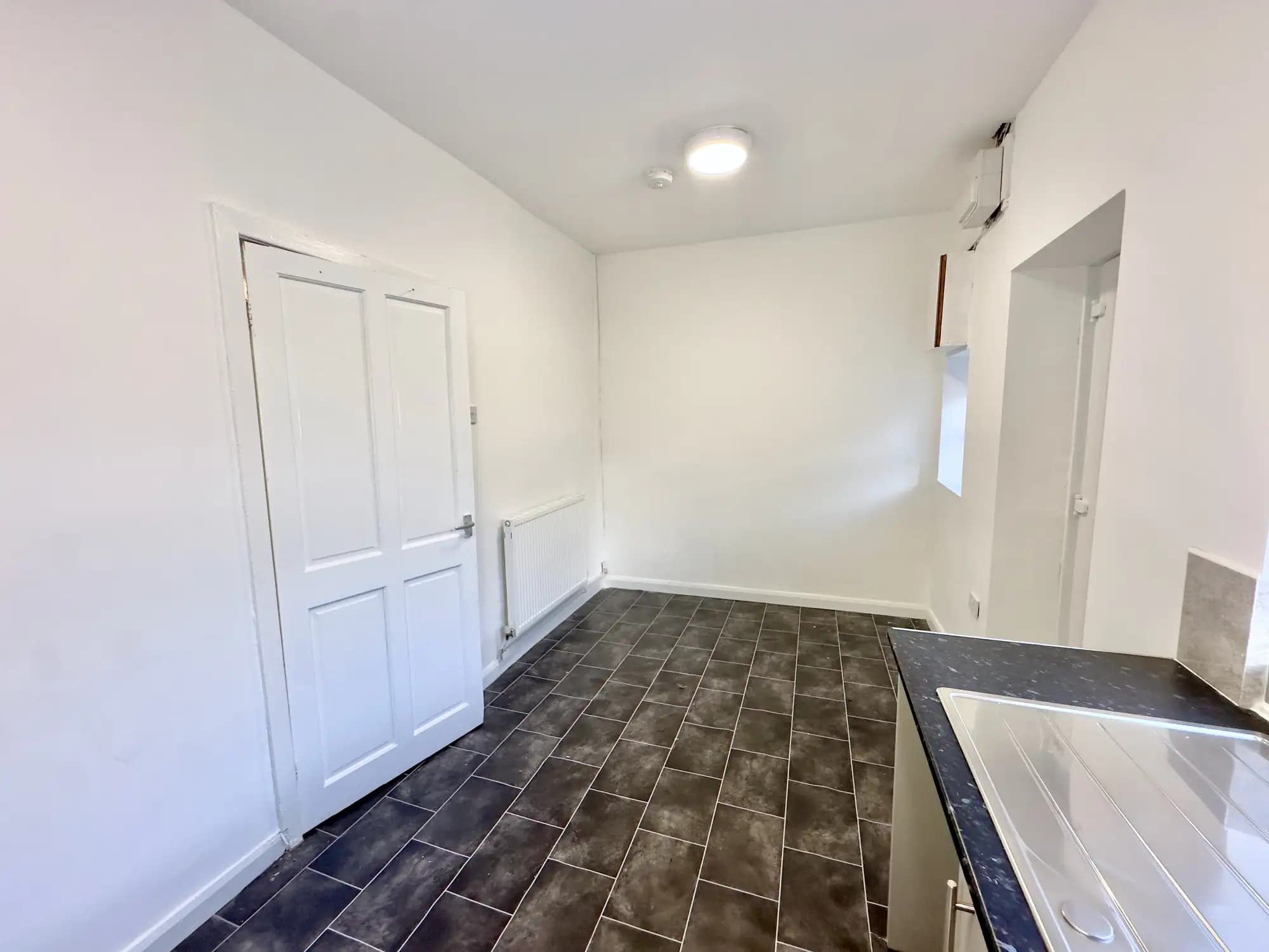 property photo 6 of 15