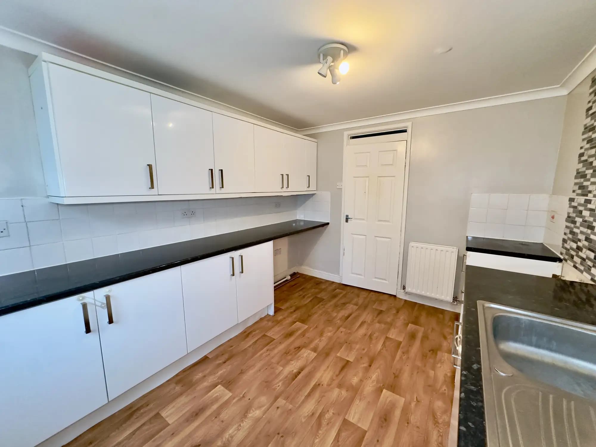 property photo 6 of 15