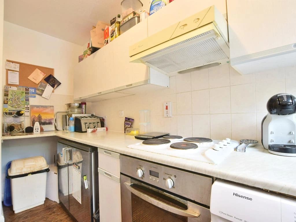 property photo 8 of 15