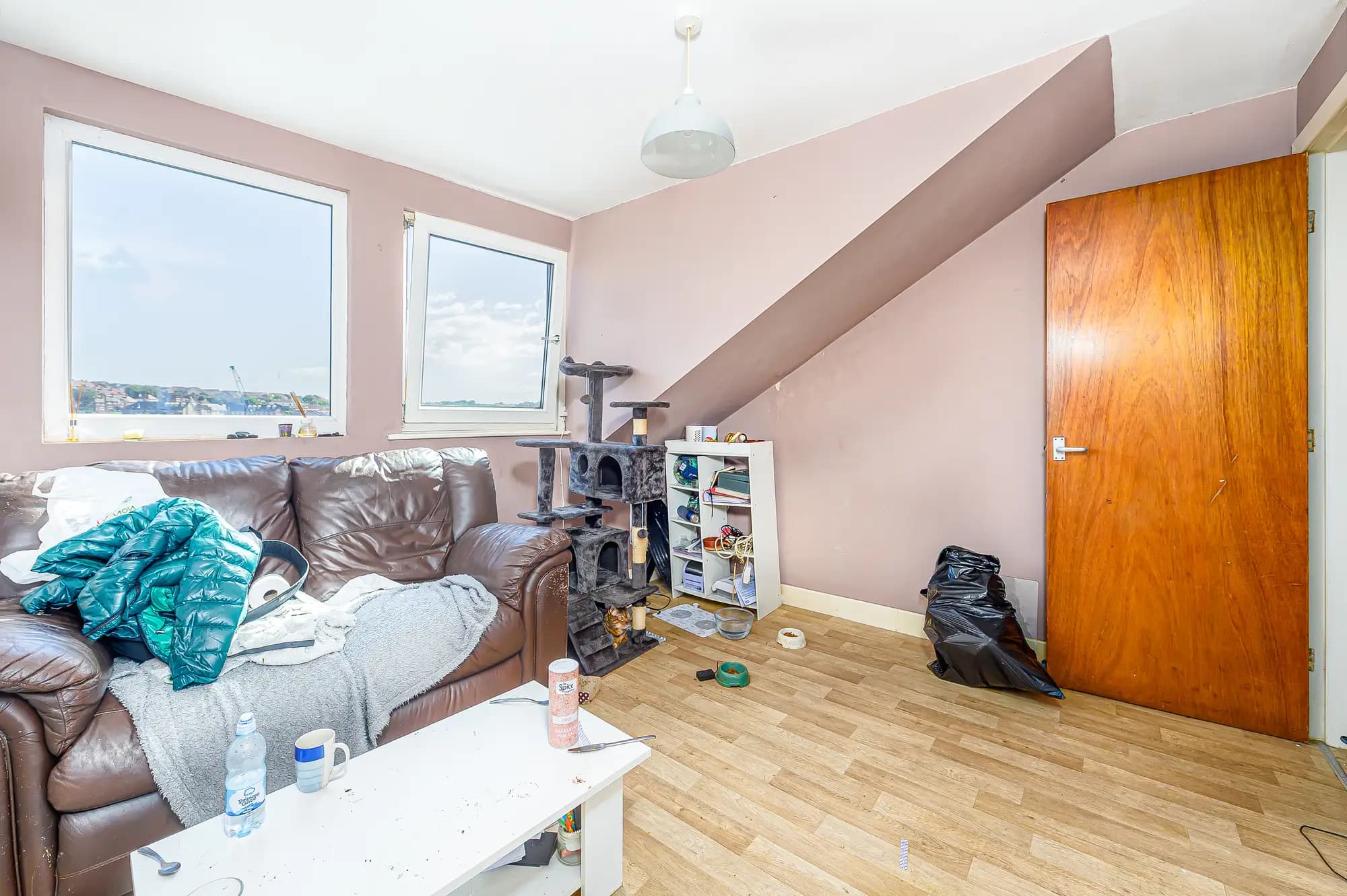 property photo 6 of 32