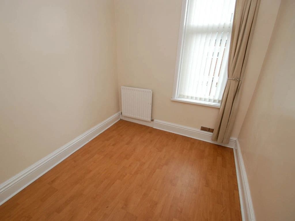 property photo 8 of 17