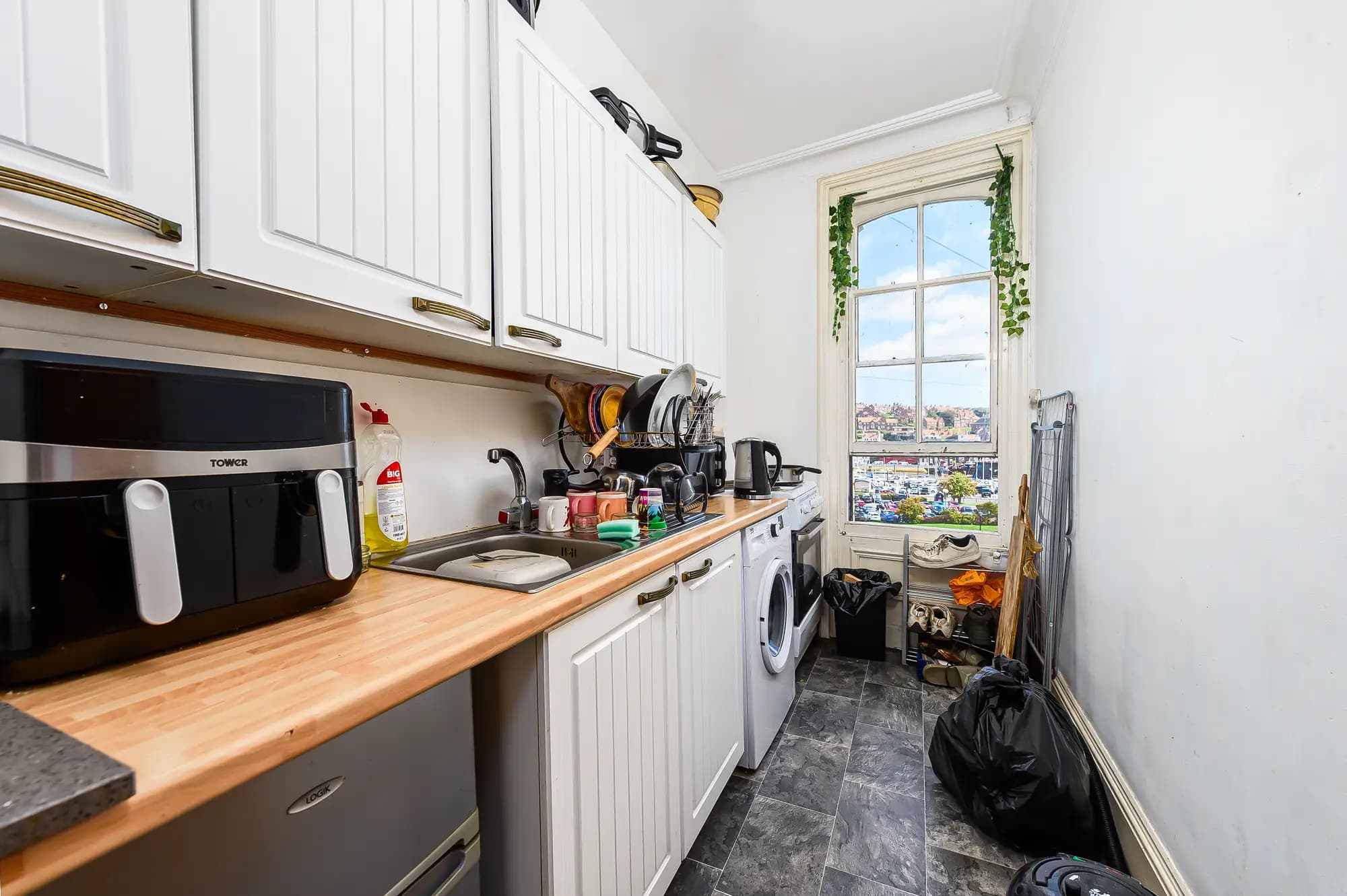 property photo 9 of 32