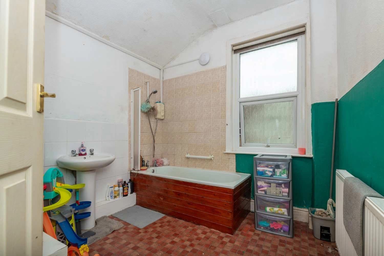 property photo 9 of 22