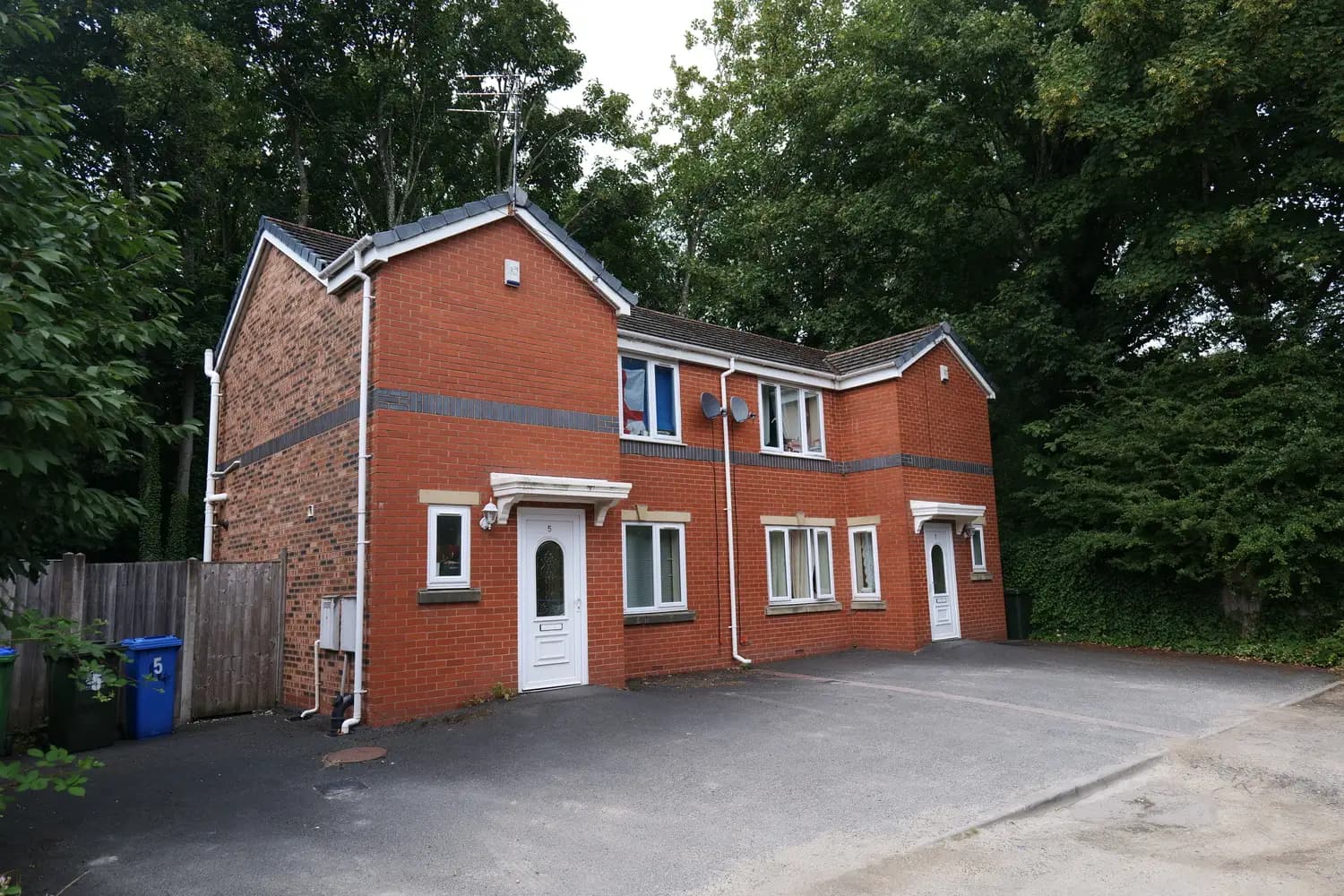 property photo 5 of 7