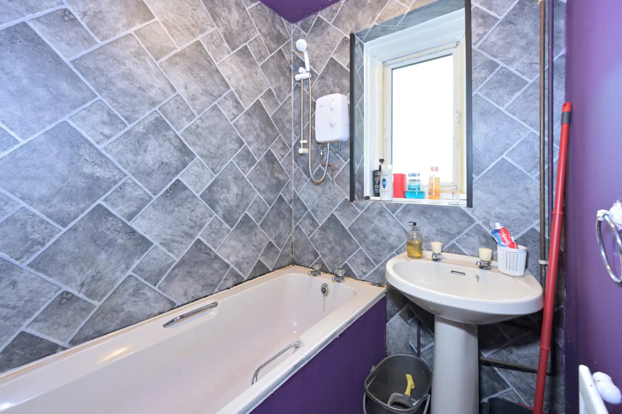 property photo 6 of 12