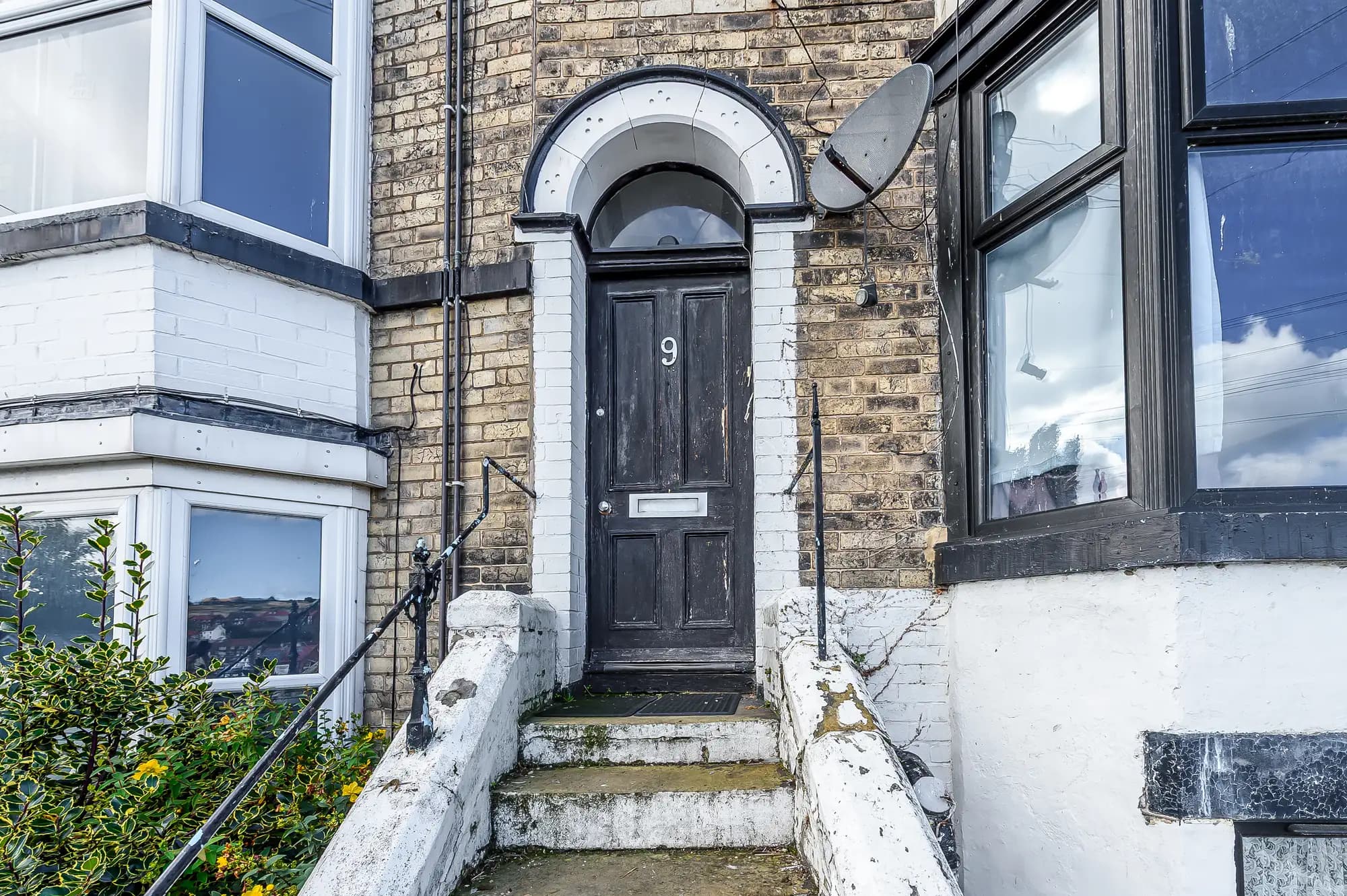 property photo 2 of 32