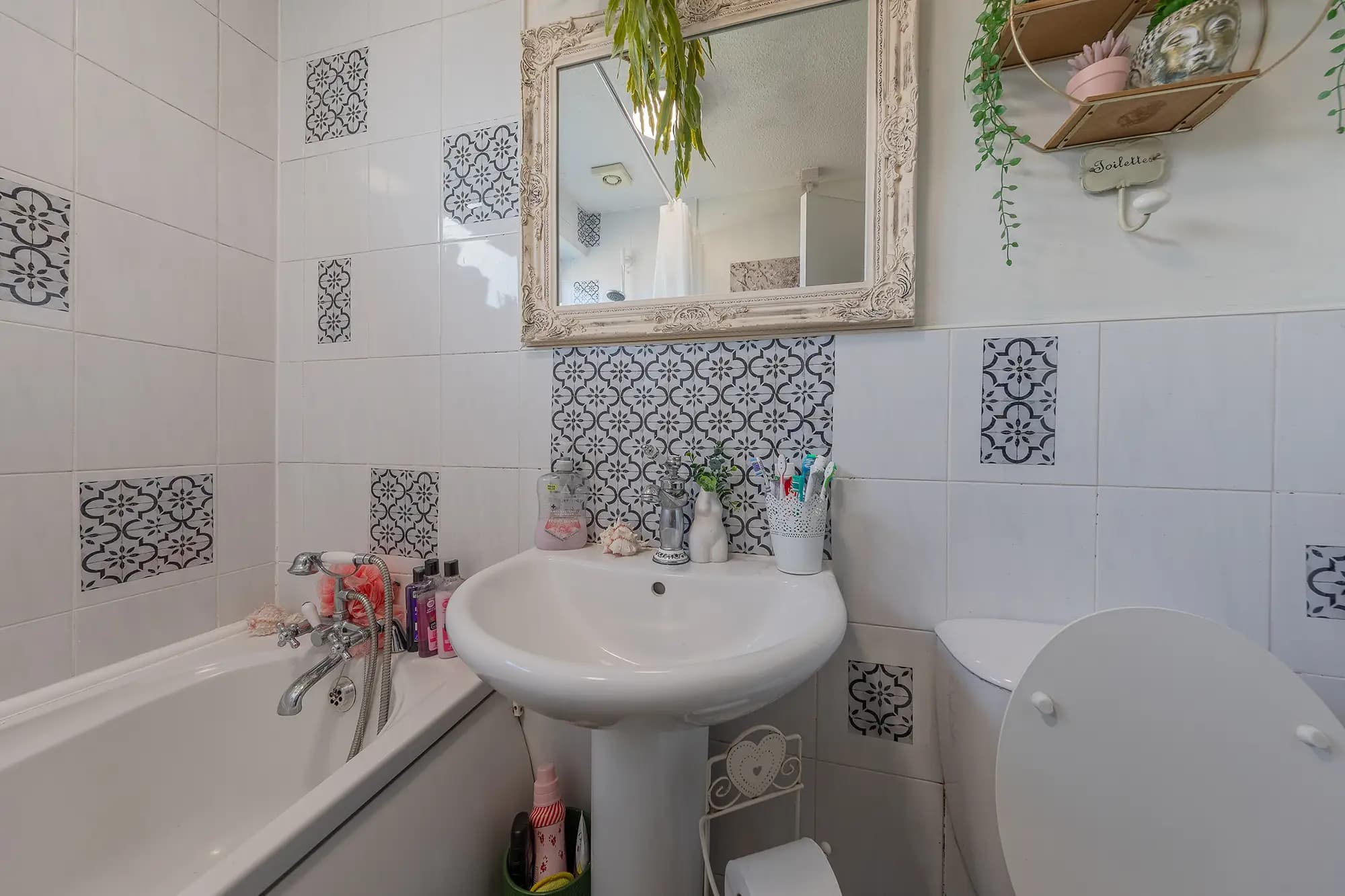 property photo 8 of 16