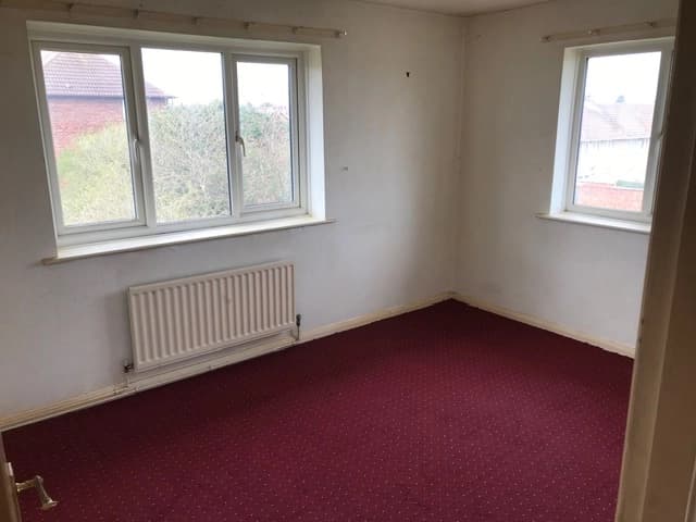 property photo 5 of 6