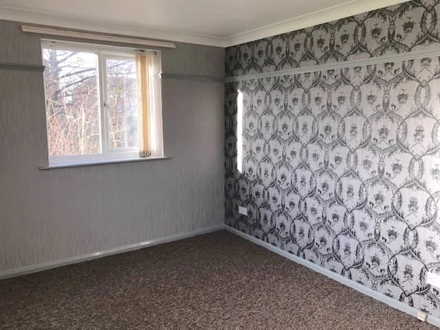 property photo 5 of 8