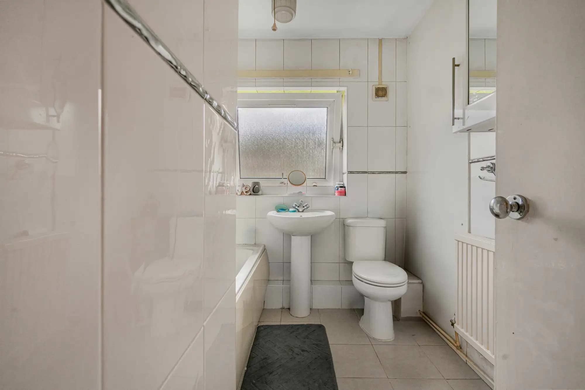 property photo 5 of 10