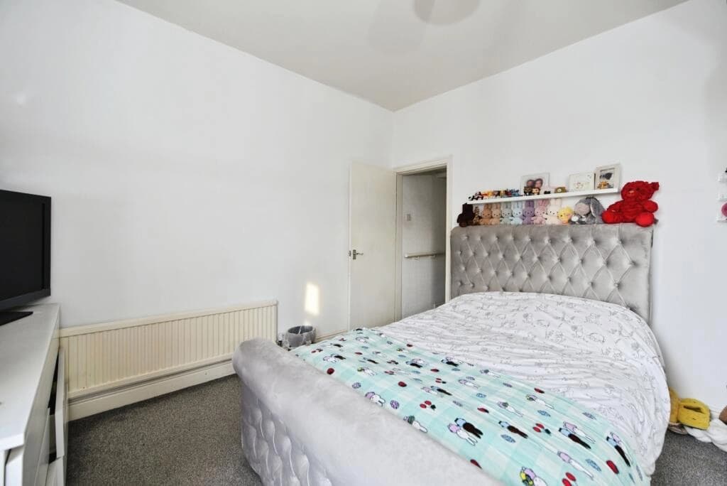 property photo 6 of 8