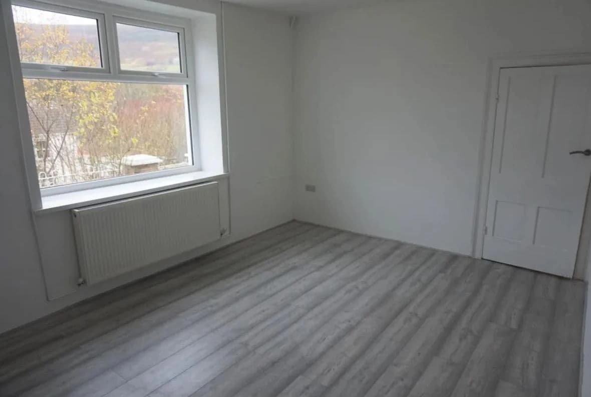 property photo 3 of 28