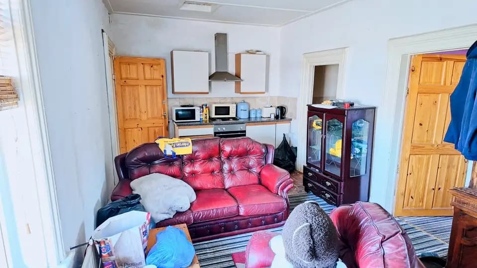 property photo 4 of 9