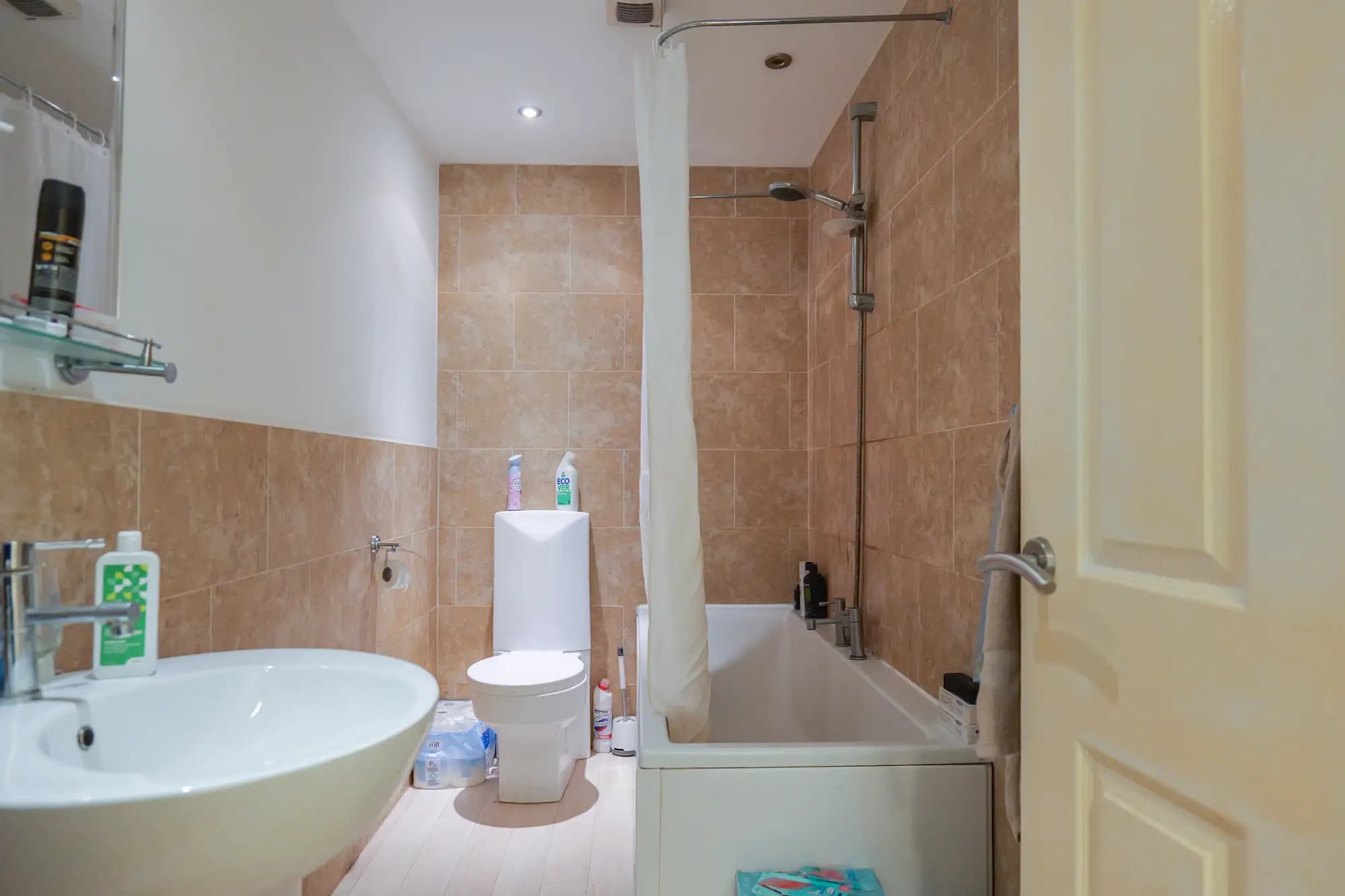 property photo 6 of 11