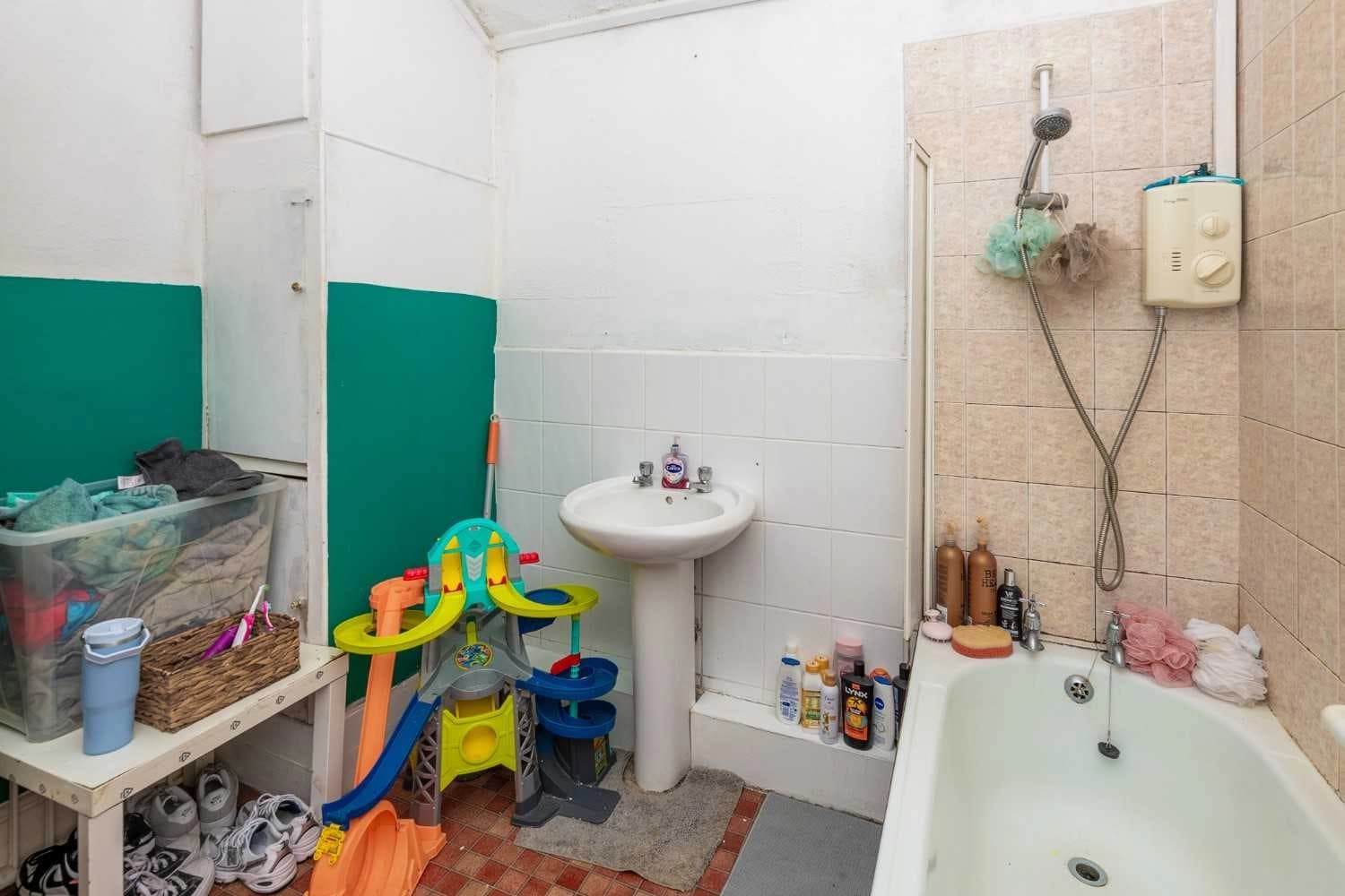 property photo 10 of 22