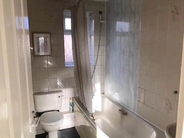 property photo 4 of 8