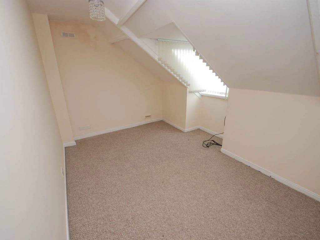property photo 10 of 17