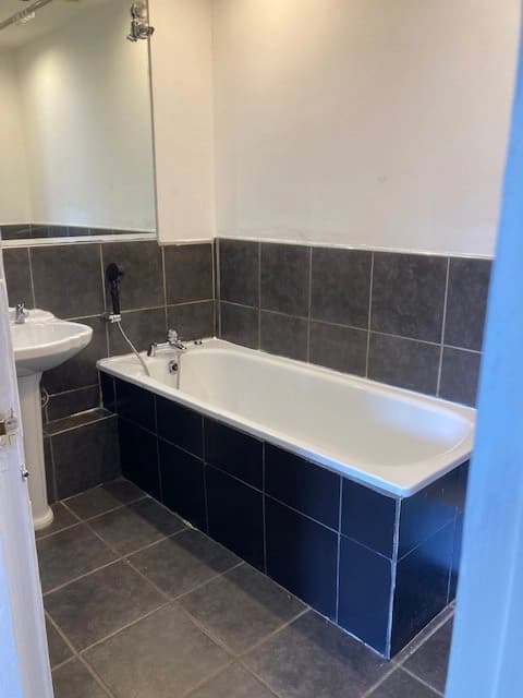 property photo 5 of 32