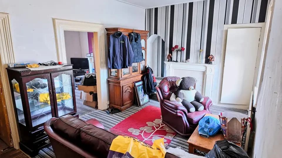 property photo 5 of 9