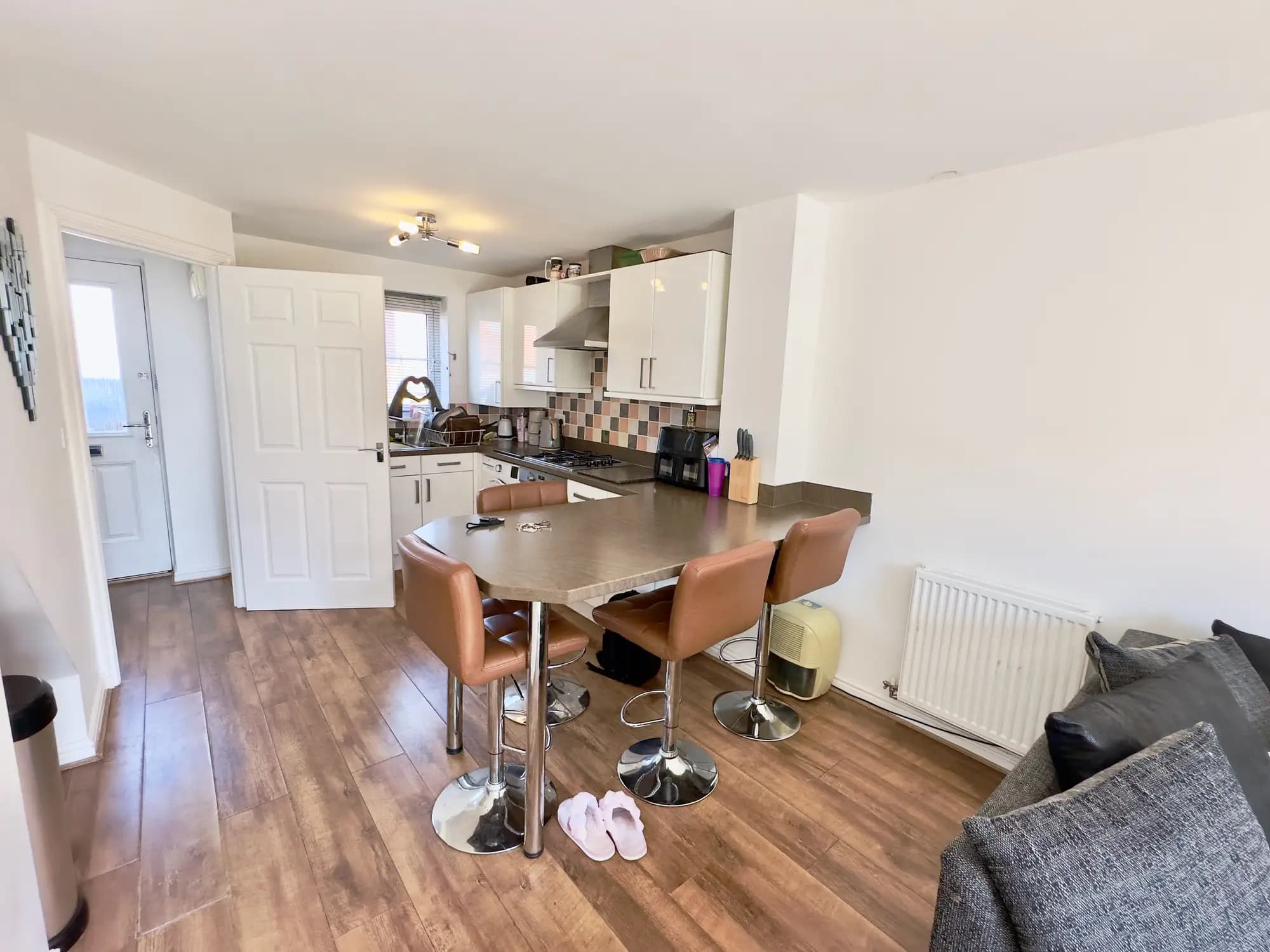 property photo 4 of 16