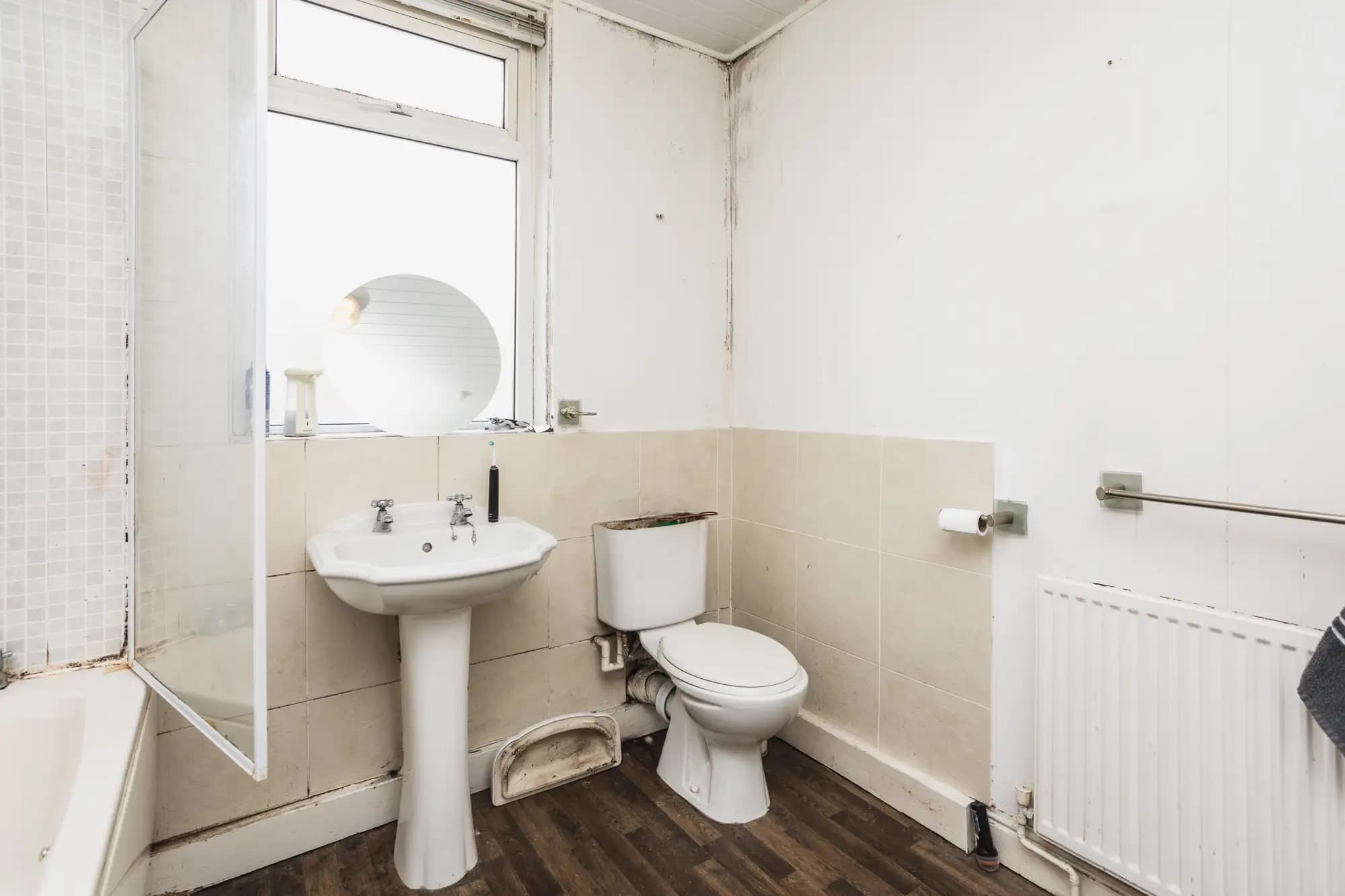 property photo 8 of 18