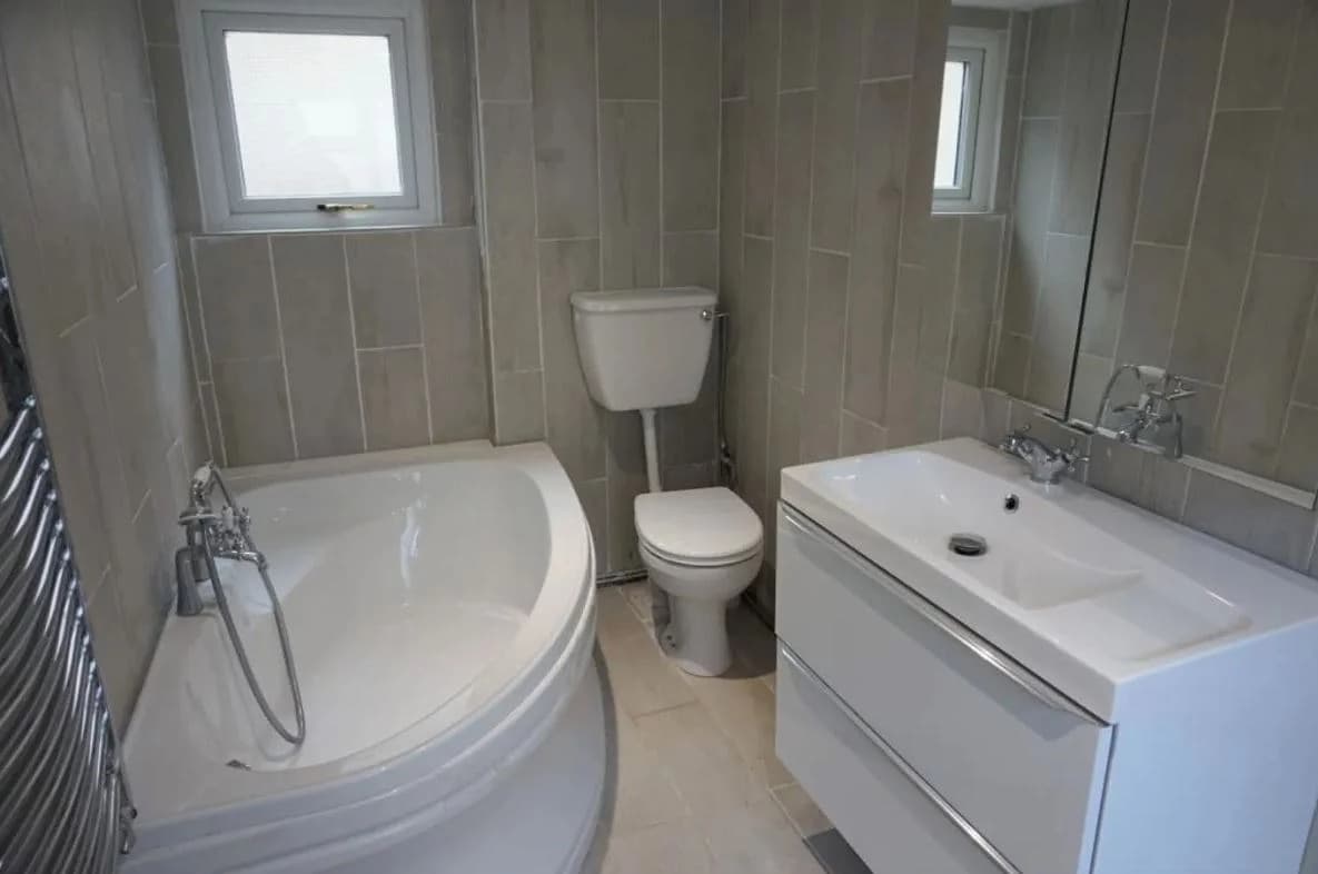 property photo 8 of 28