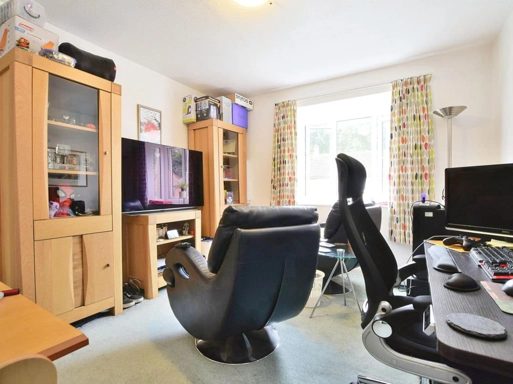 property photo 3 of 15