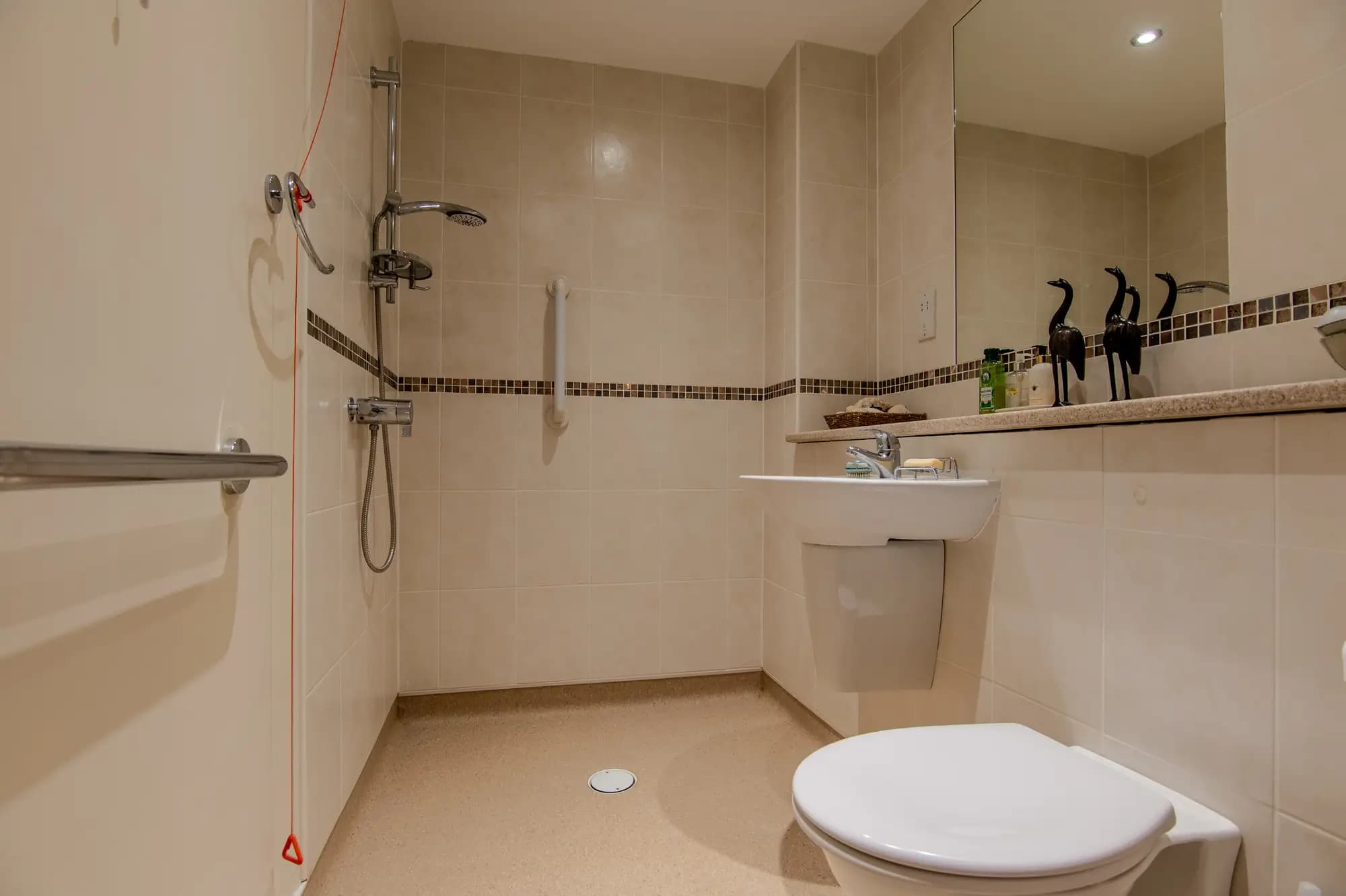 property photo 6 of 12