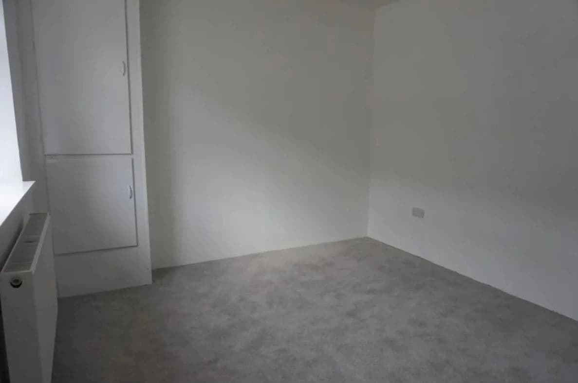 property photo 15 of 28