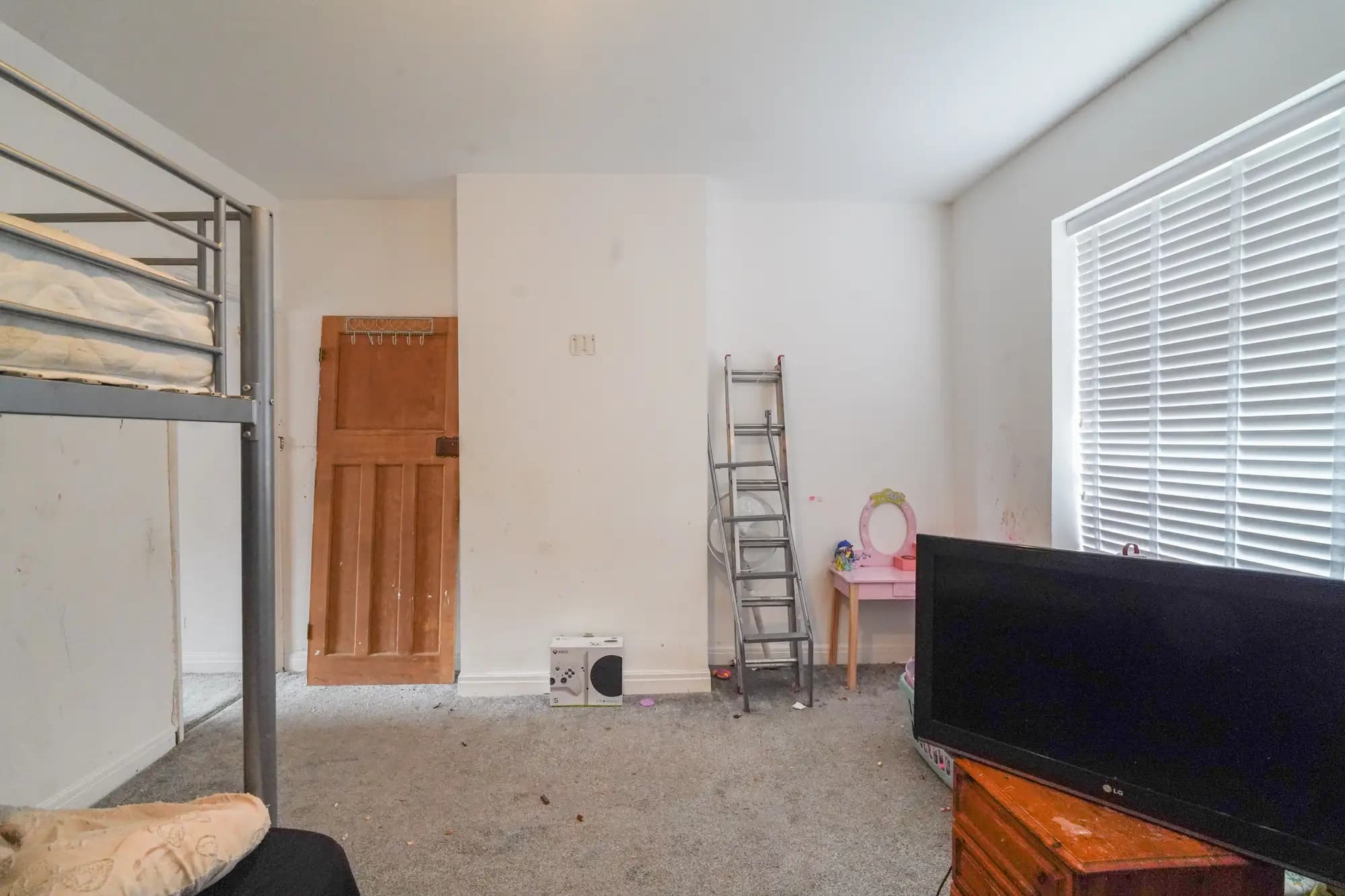 property photo 11 of 30