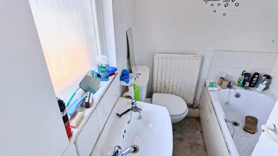 property photo 7 of 9
