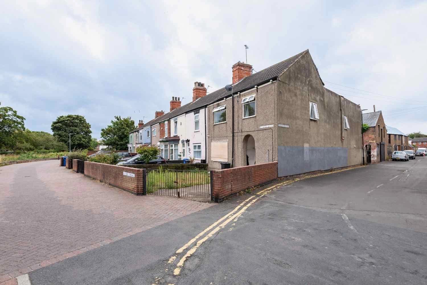 property photo 4 of 6