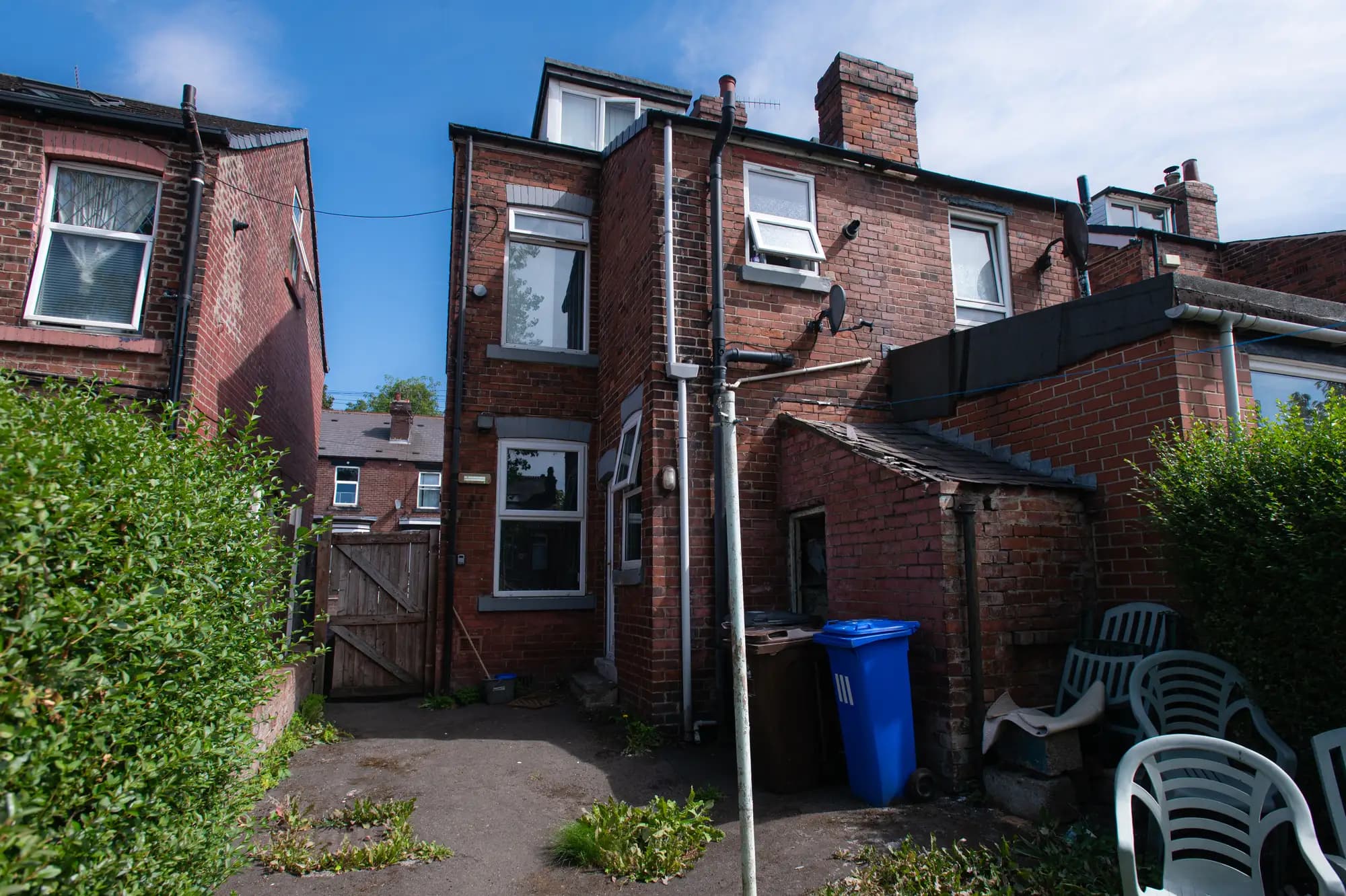 property photo 3 of 10