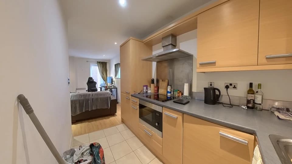 property photo 5 of 12