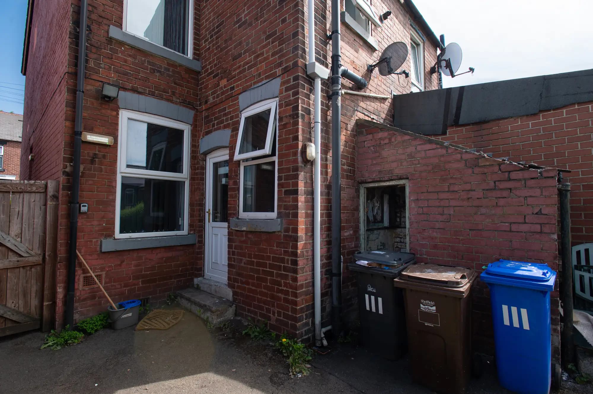 property photo 4 of 10