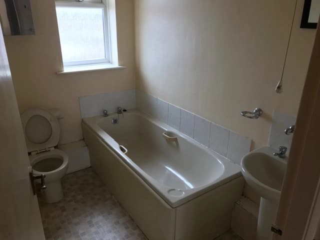 property photo 4 of 6