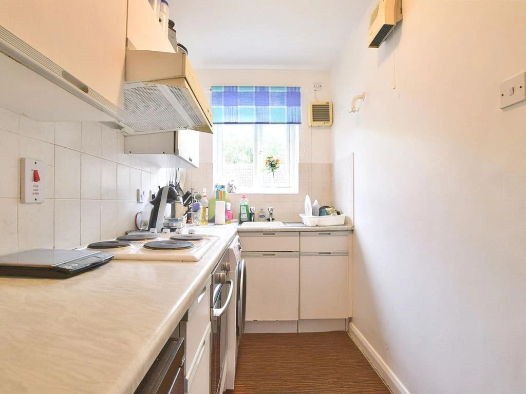 property photo 6 of 15