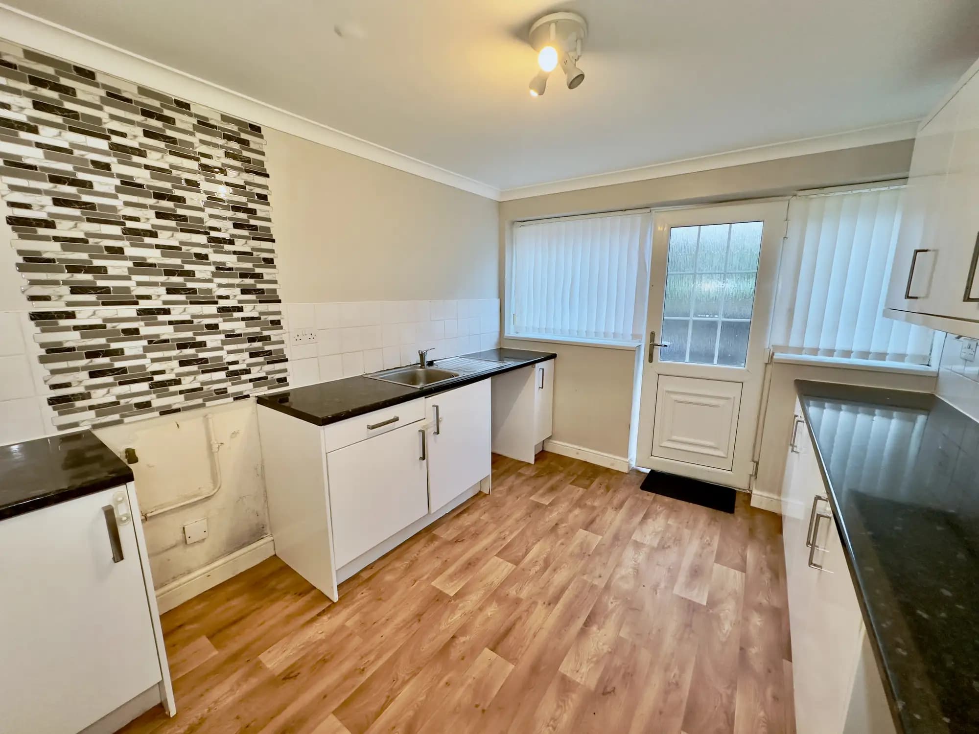 property photo 5 of 15