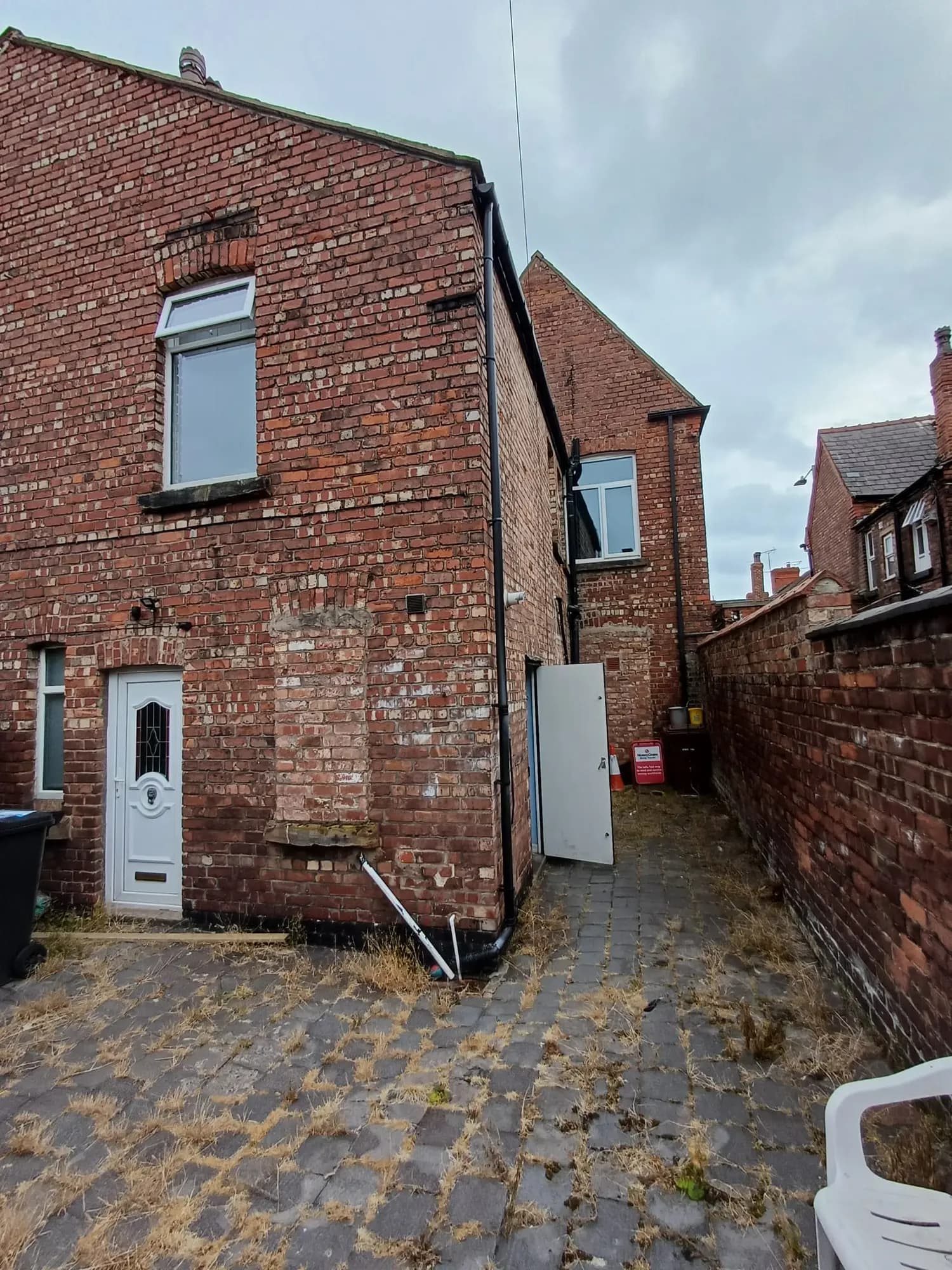 property photo 1 of 2