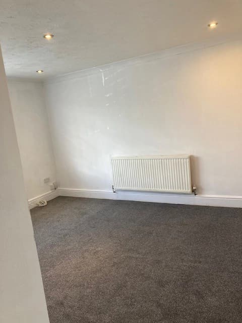 property photo 9 of 32