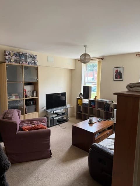 property photo 3 of 10