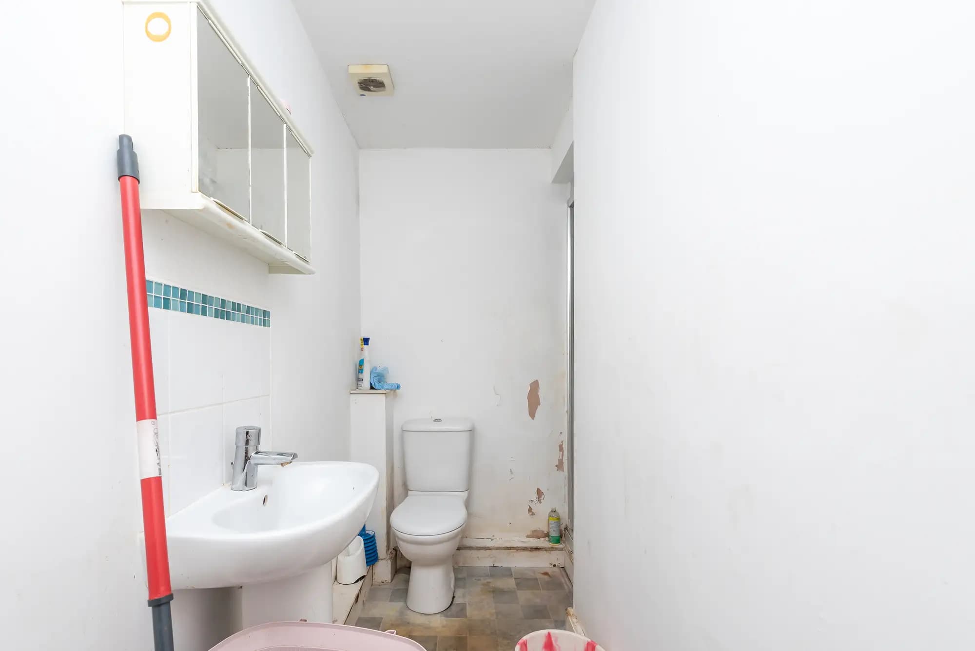 property photo 8 of 16