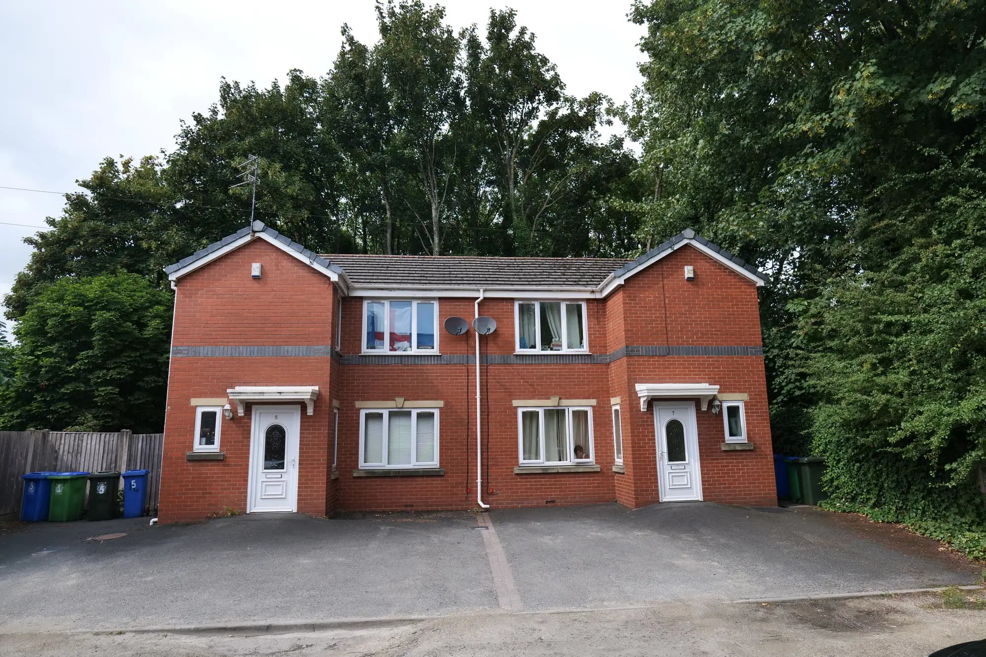 property photo 5 of 7