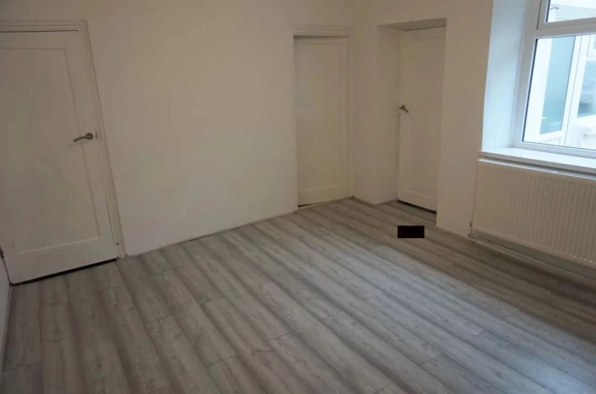 property photo 5 of 28