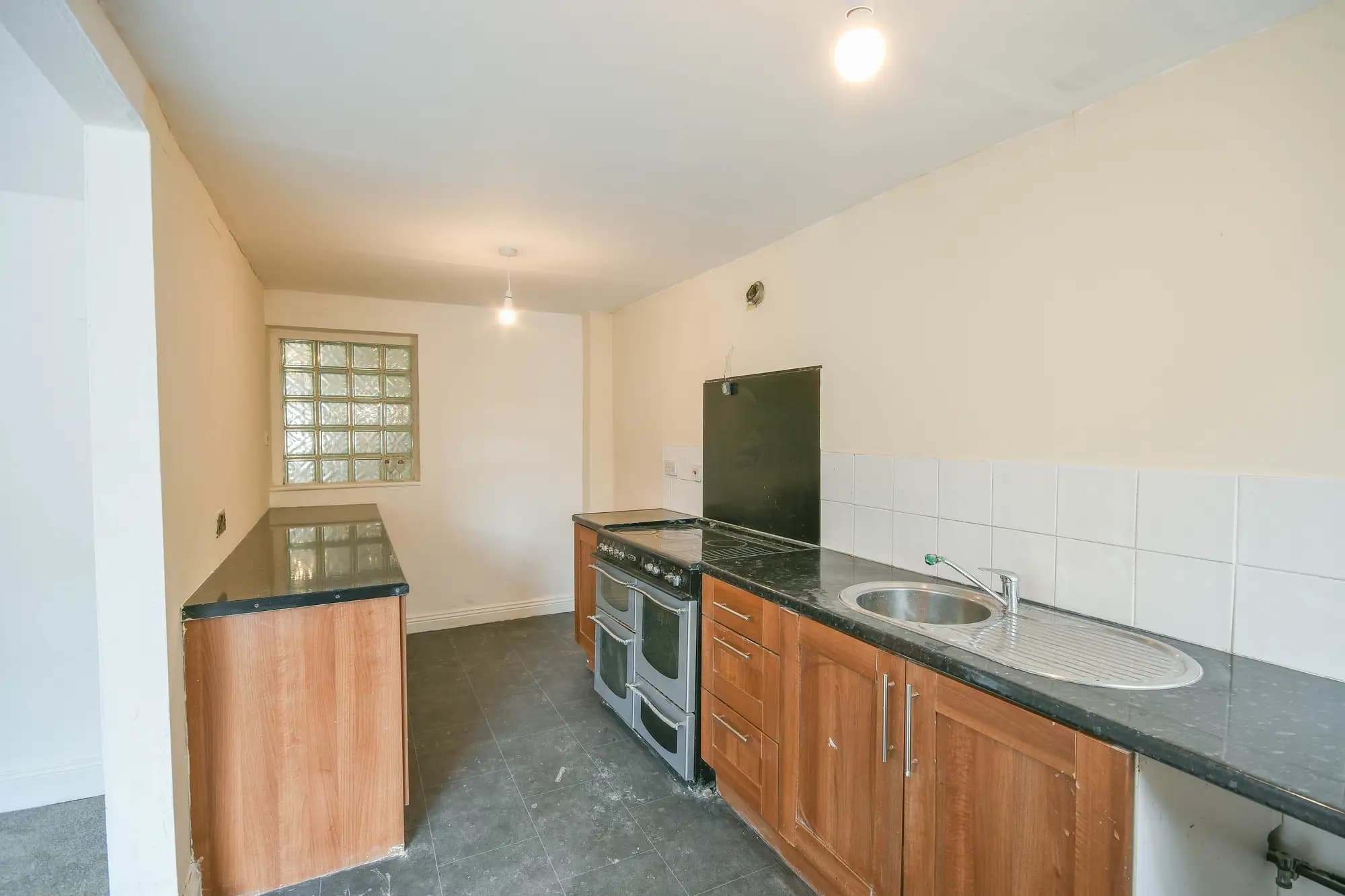 property photo 6 of 20