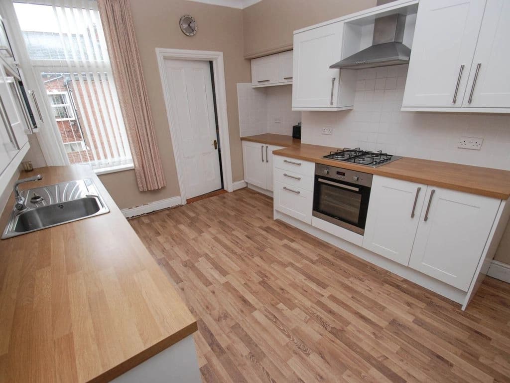 property photo 4 of 17