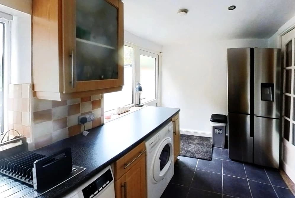 property photo 5 of 13