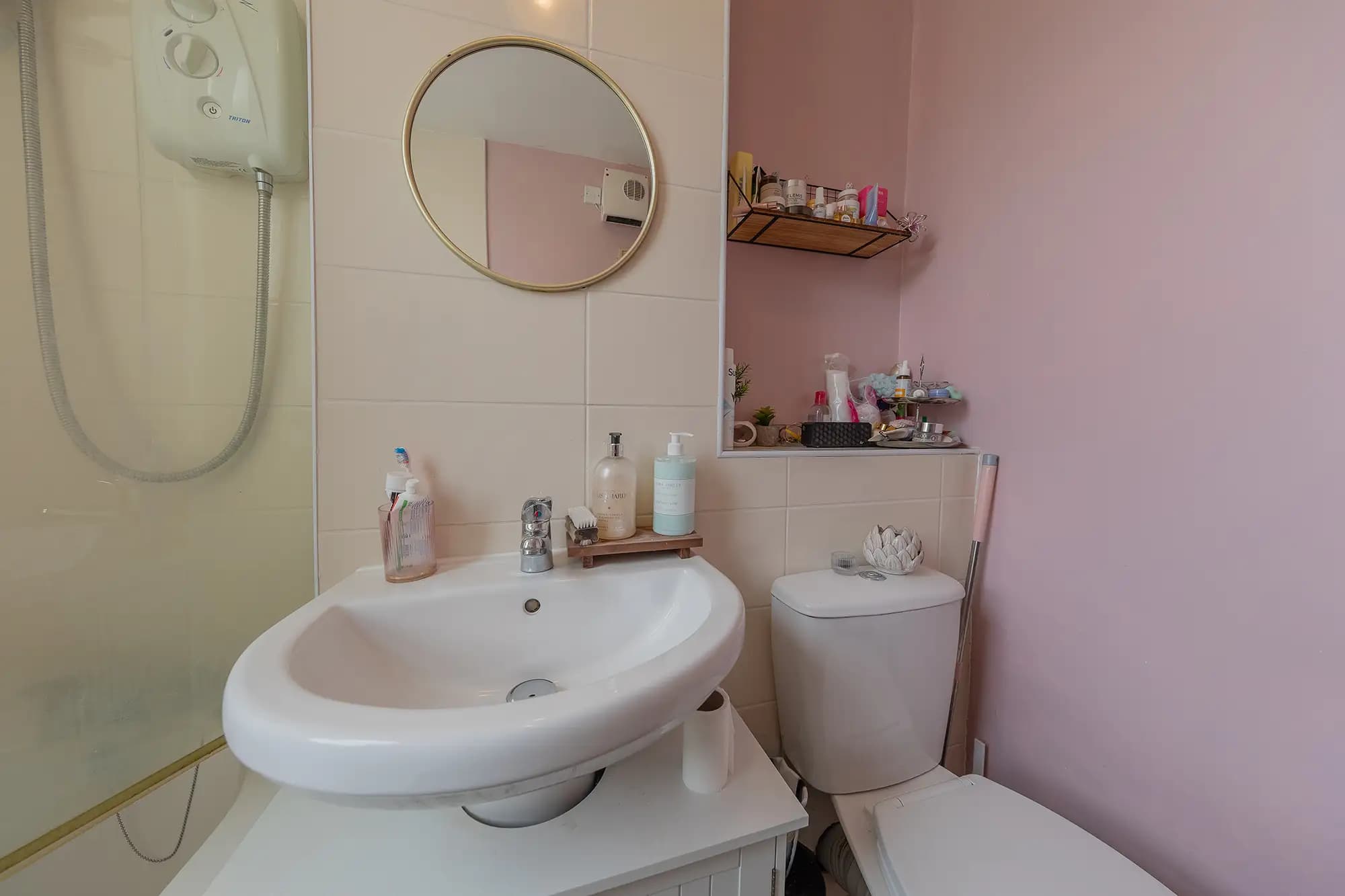 property photo 9 of 18